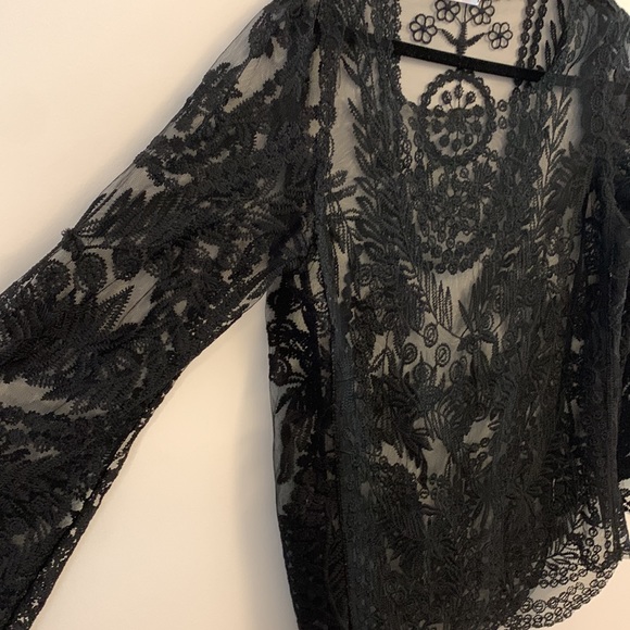 Beautiful black lace - Picture 3 of 3